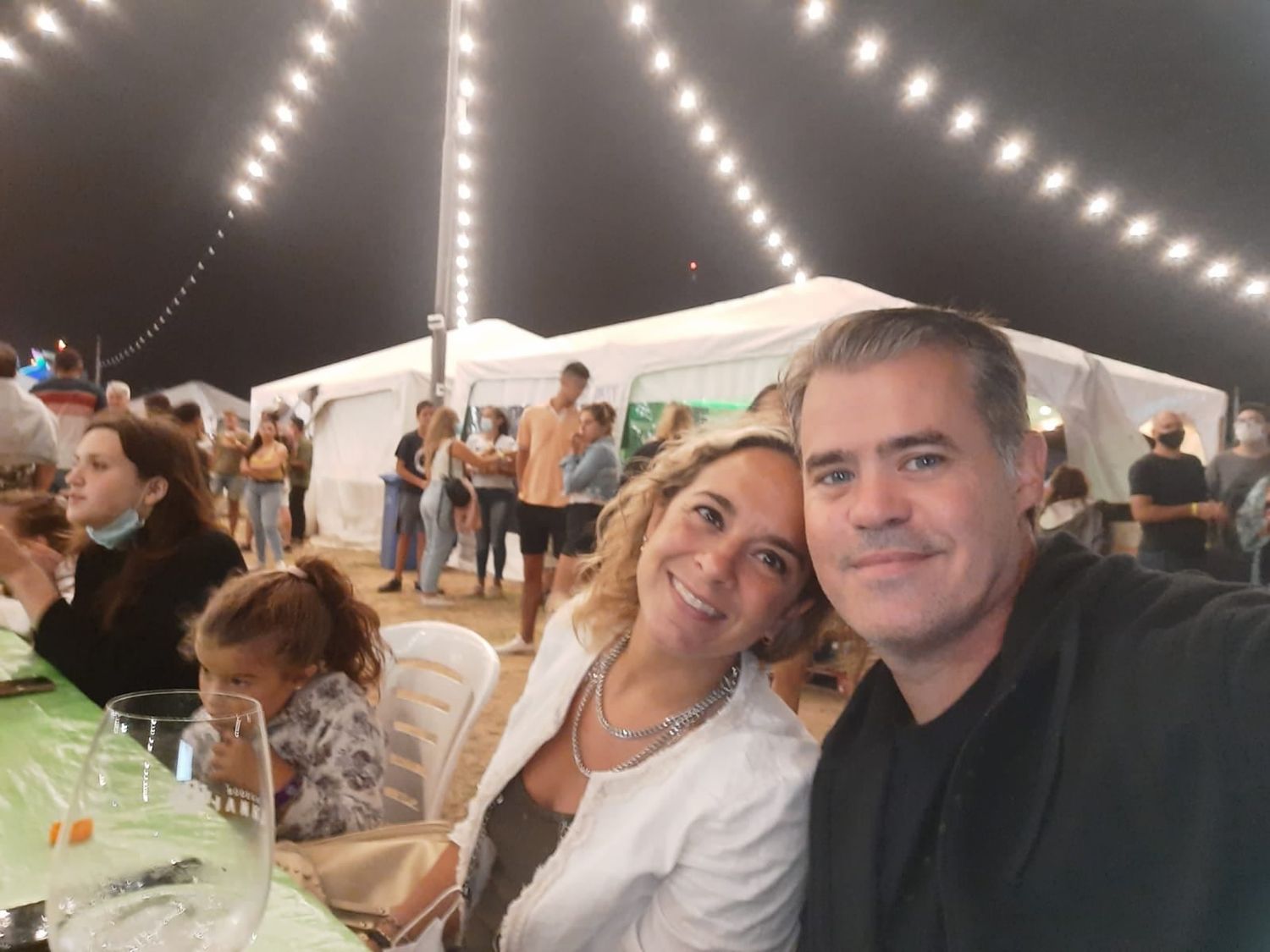 "Noche soñada": La selfie del Intendente Piaggio en la Fiesta del Pescado y el Vino