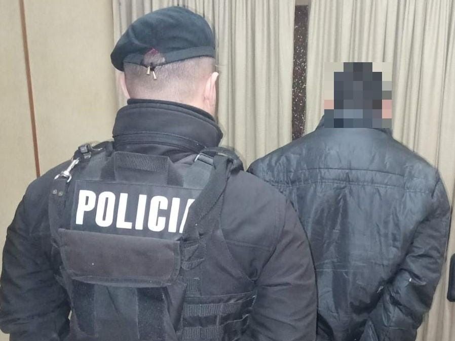 Capturaron a un sujeto que intentó huir en bicicleta: tenía una causa por violencia de género