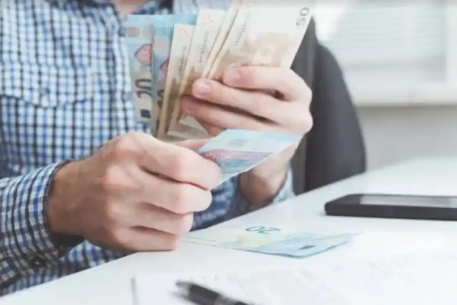 Finanzas personales: ¿Es posible ahorrar e invertir dinero sin sacrificar la calidad y estilo de vida?