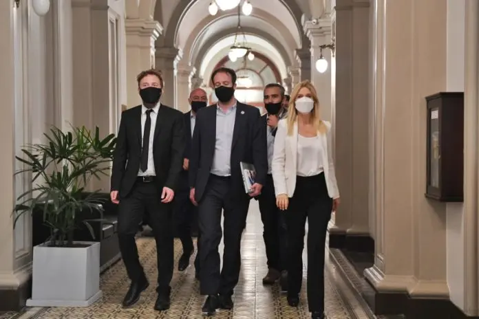 Presupuesto 2021: pedidos de deuda en pesos y déficit primario de $53 mil millones