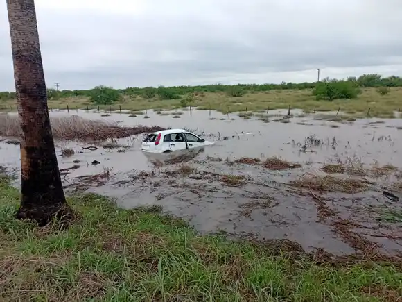Cinco efectivos policiales de Rafaela despistaron y volcaron en Ruta 2
