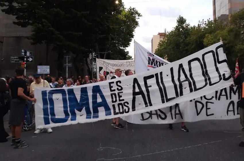 Los afiliados de IOMA señalaron que desde la institución "no han sabido dar repuesta" a los reclamos.