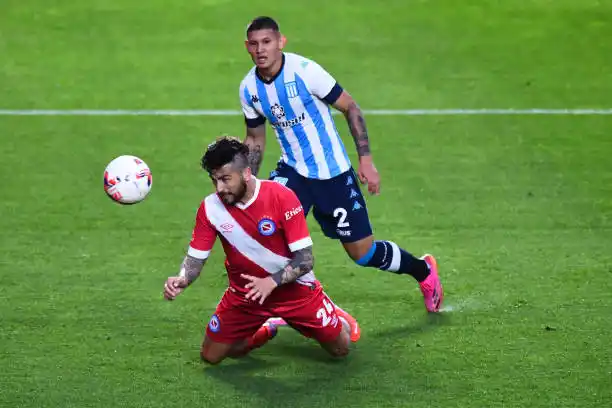 Independiente acelera por Elías Gómez