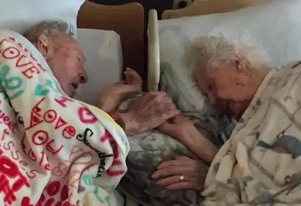 "Hasta que la muerte nos separe": 77 años de casados y una foto que conmueve