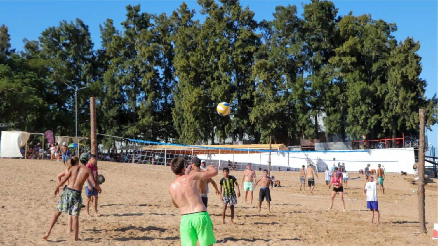 Reconquista dejó inaugurada la playa en el Club Náutico