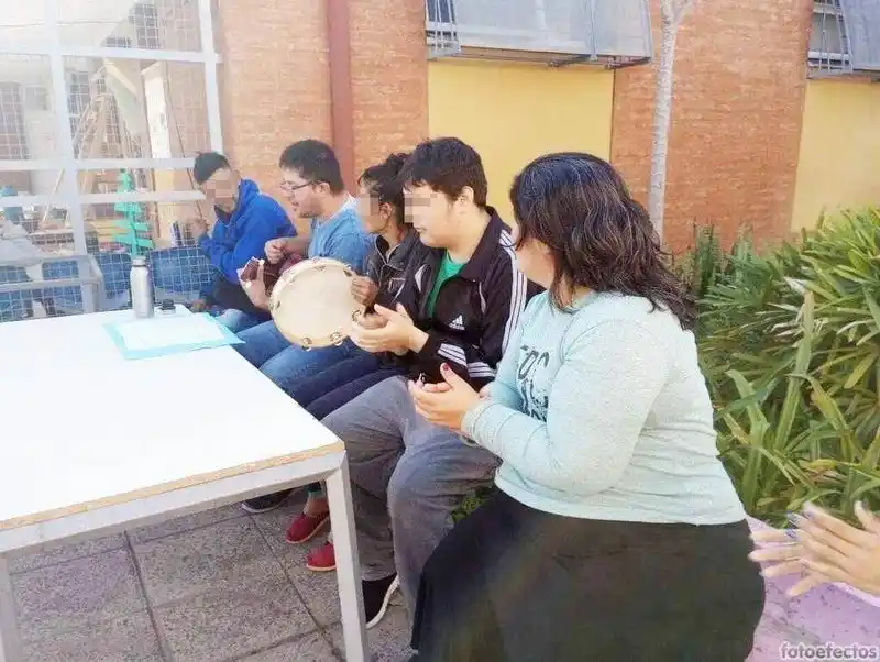 Pacientes de salud mental disfrutan 
con entusiasmo del taller de música