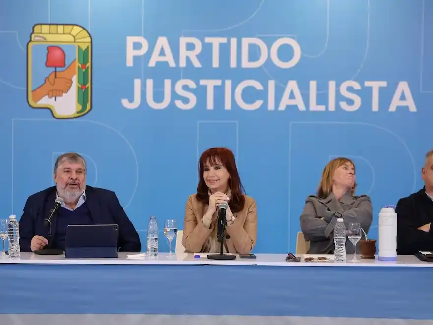 En tanto, la CGT decidió acompañar la convocatoria, aunque sin concretar un paro general.