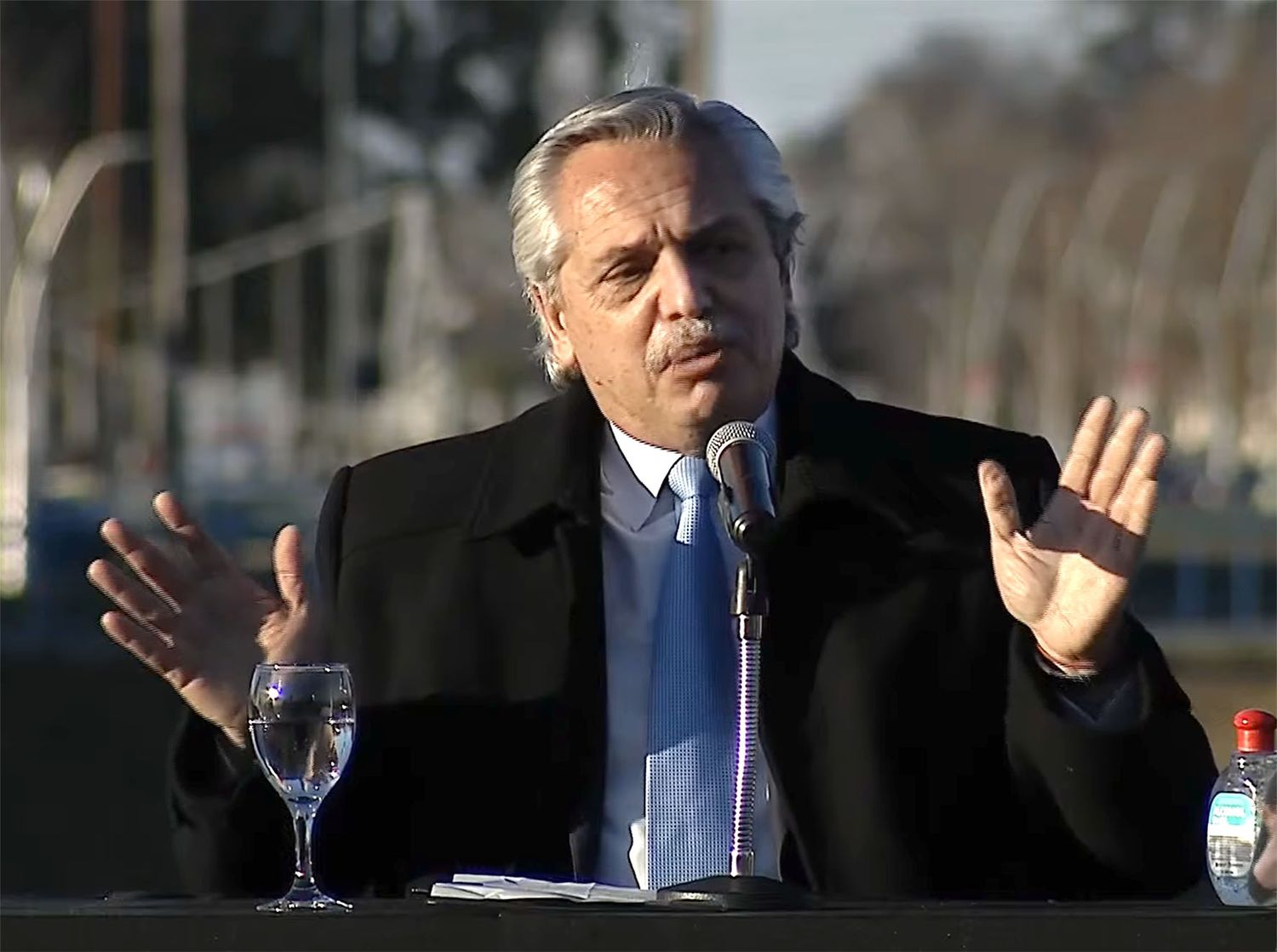 “No debió haberse hecho y lamento que haya ocurrido”, dijo Fernández