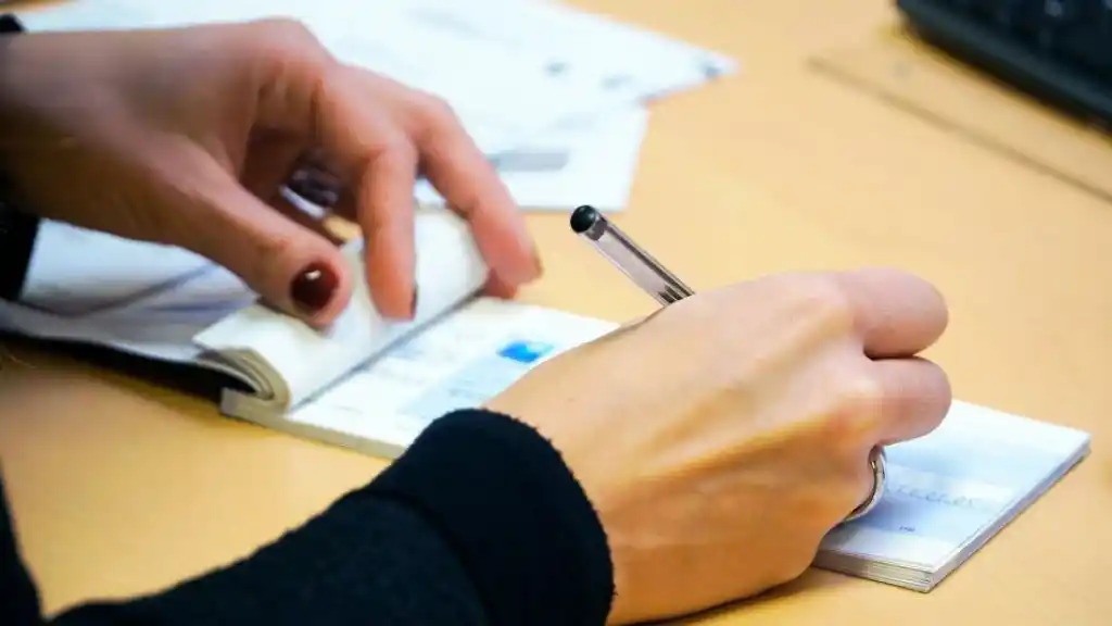 La AFIP reglamentó exenciones del impuesto al cheque