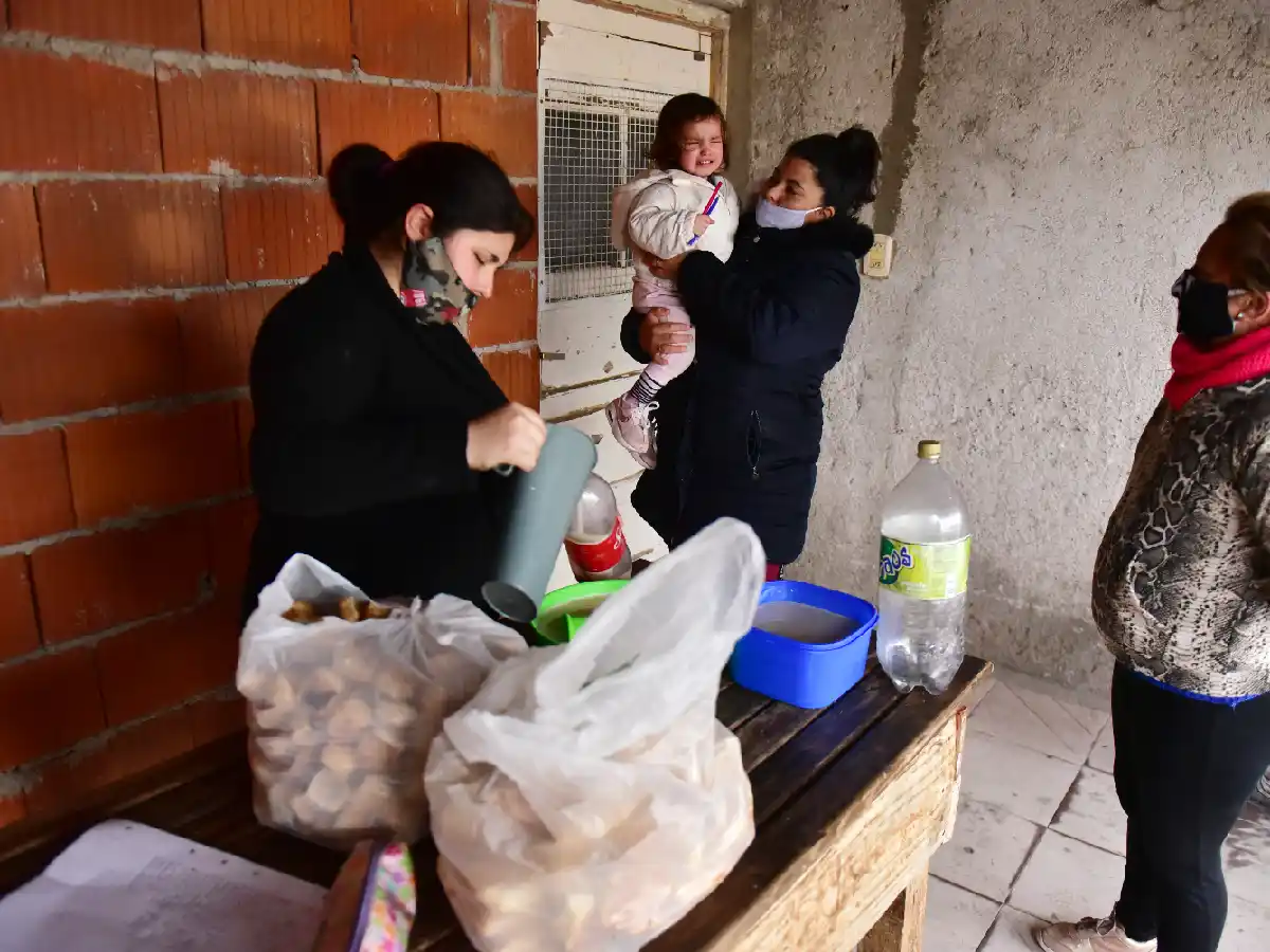 El compromiso social de Brenda: con 16 años y el IFE abrió un merendero   