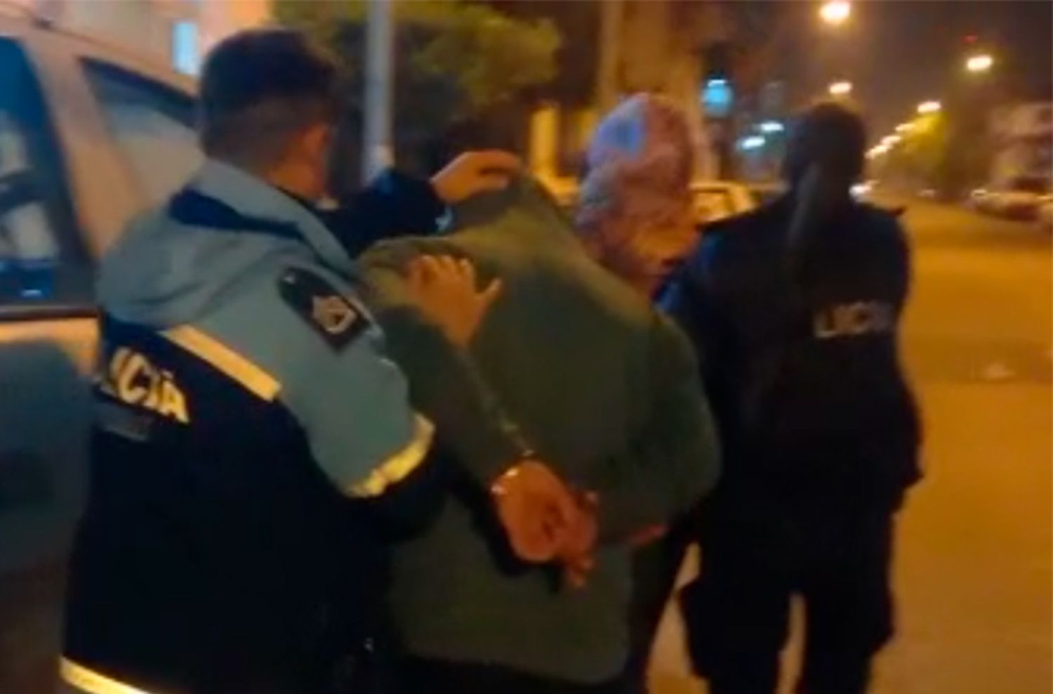 A punta de pistola le roban el auto en Champagnat y Alberti