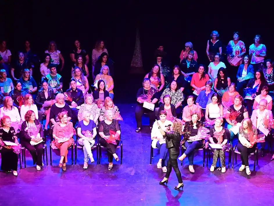 Homenajearon a más de 70 mujeres destacadas de la ciudad en el Teatro Gualeguaychú