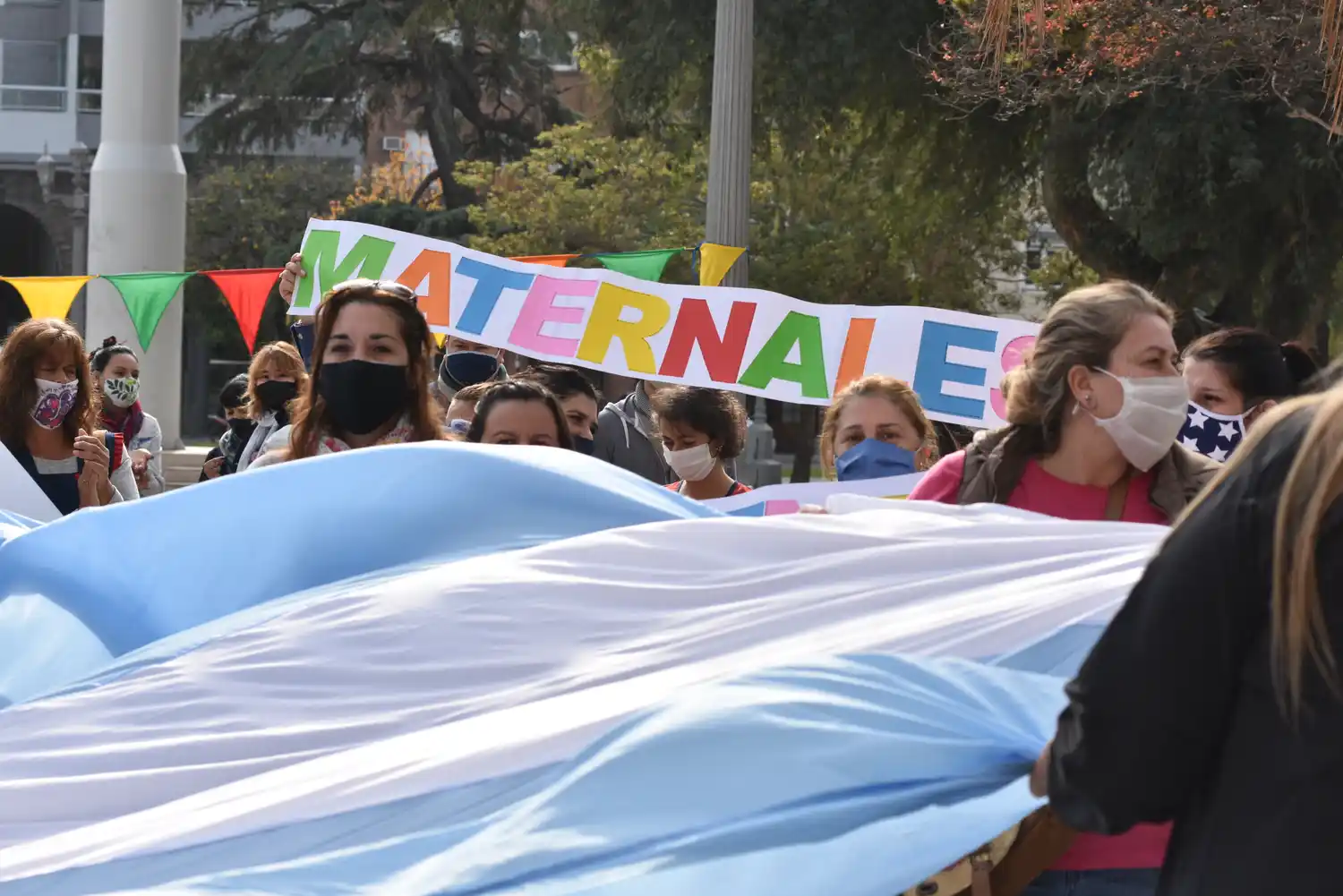 Jardines maternales instalarán una carpa negra frente a Casa de Gobierno