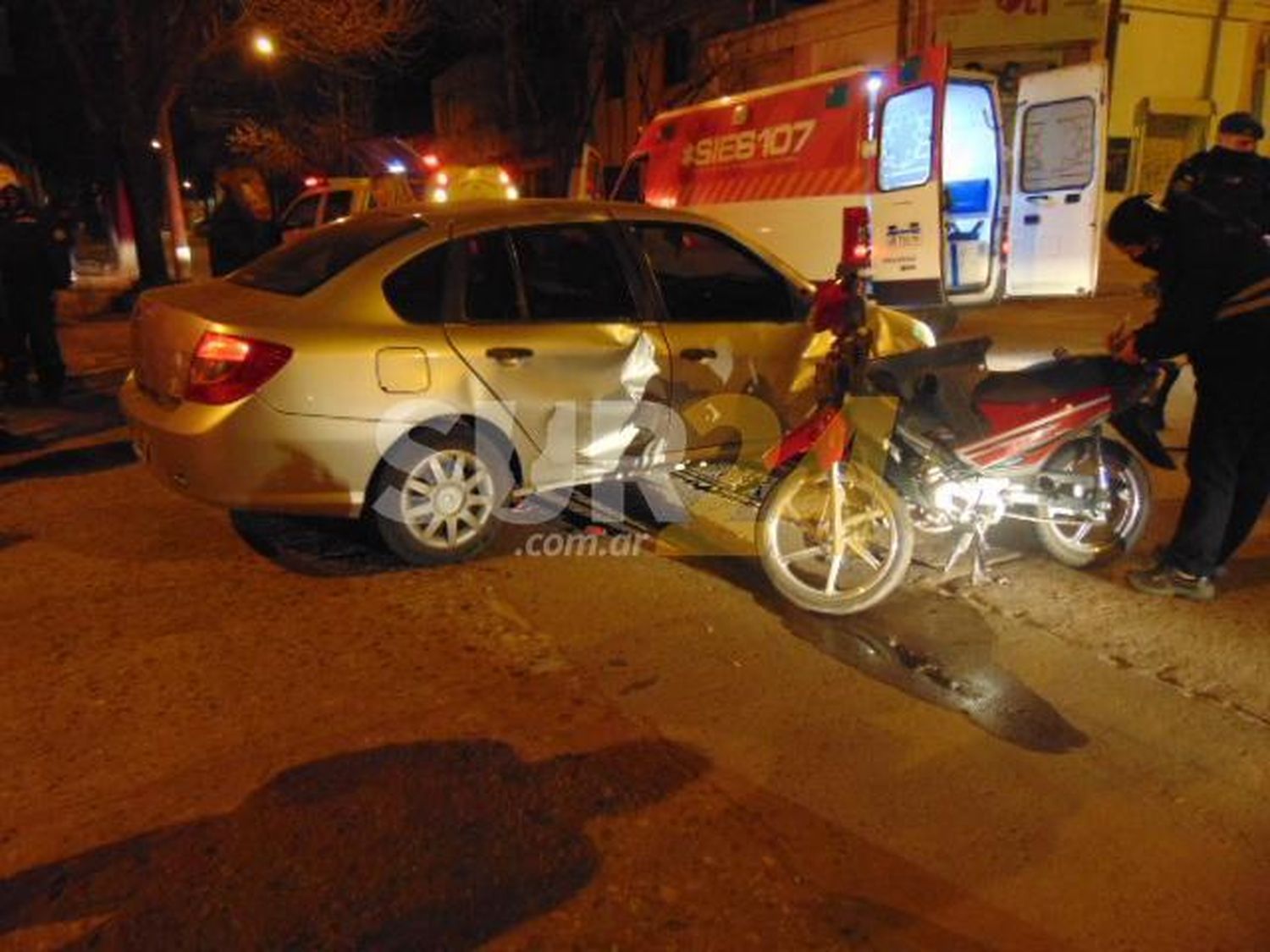 Venado Tuerto: choque entre dos motos y un automóvil