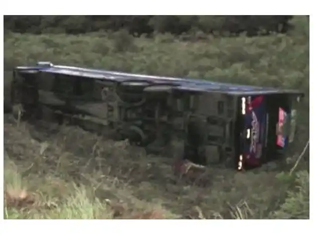 Entrerrianos heridos en el vuelco de un colectivo que volvía de Camboriú