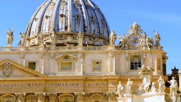 Cardenales suspenden celebraciones de beatificación hasta que haya un nuevo papa