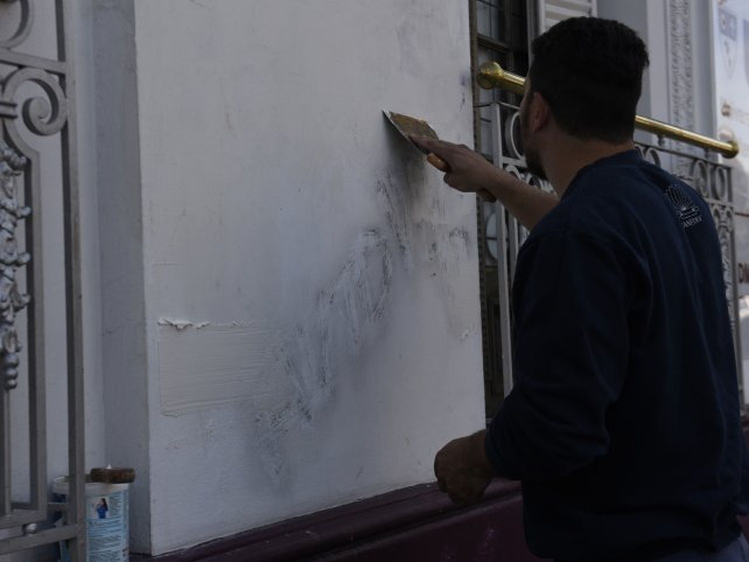 El municipio limpiará las pintadas en inmuebles privados
