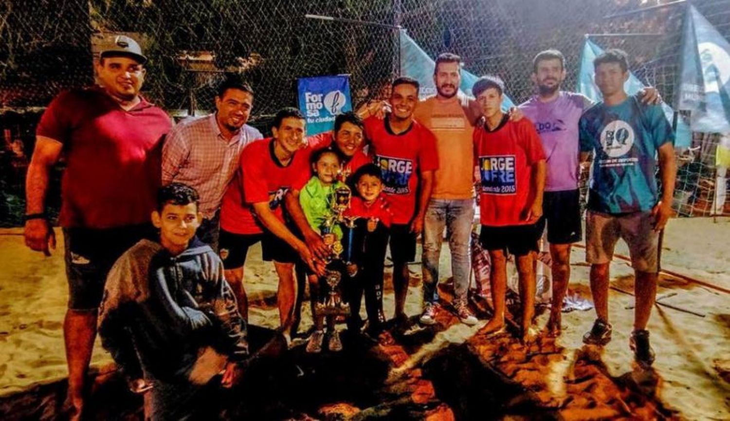 Premiaron a los campeones de canotaje y fútbol y hándball