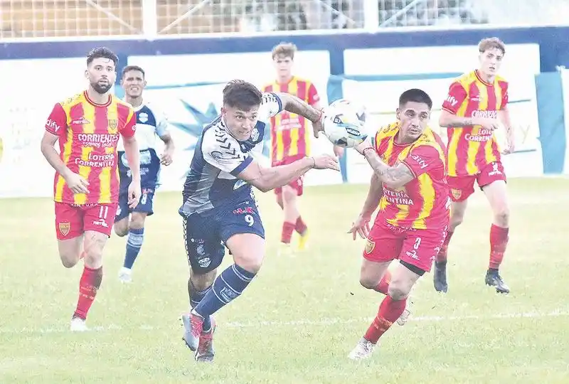 San Martín empató con Boca
Unidos en su debut como local