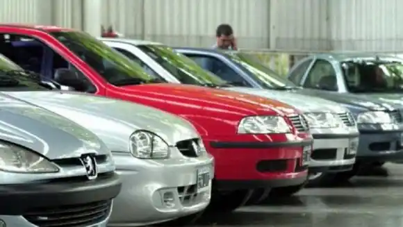 Crisis automotriz: La venta de autos usados volvió a caer en julio