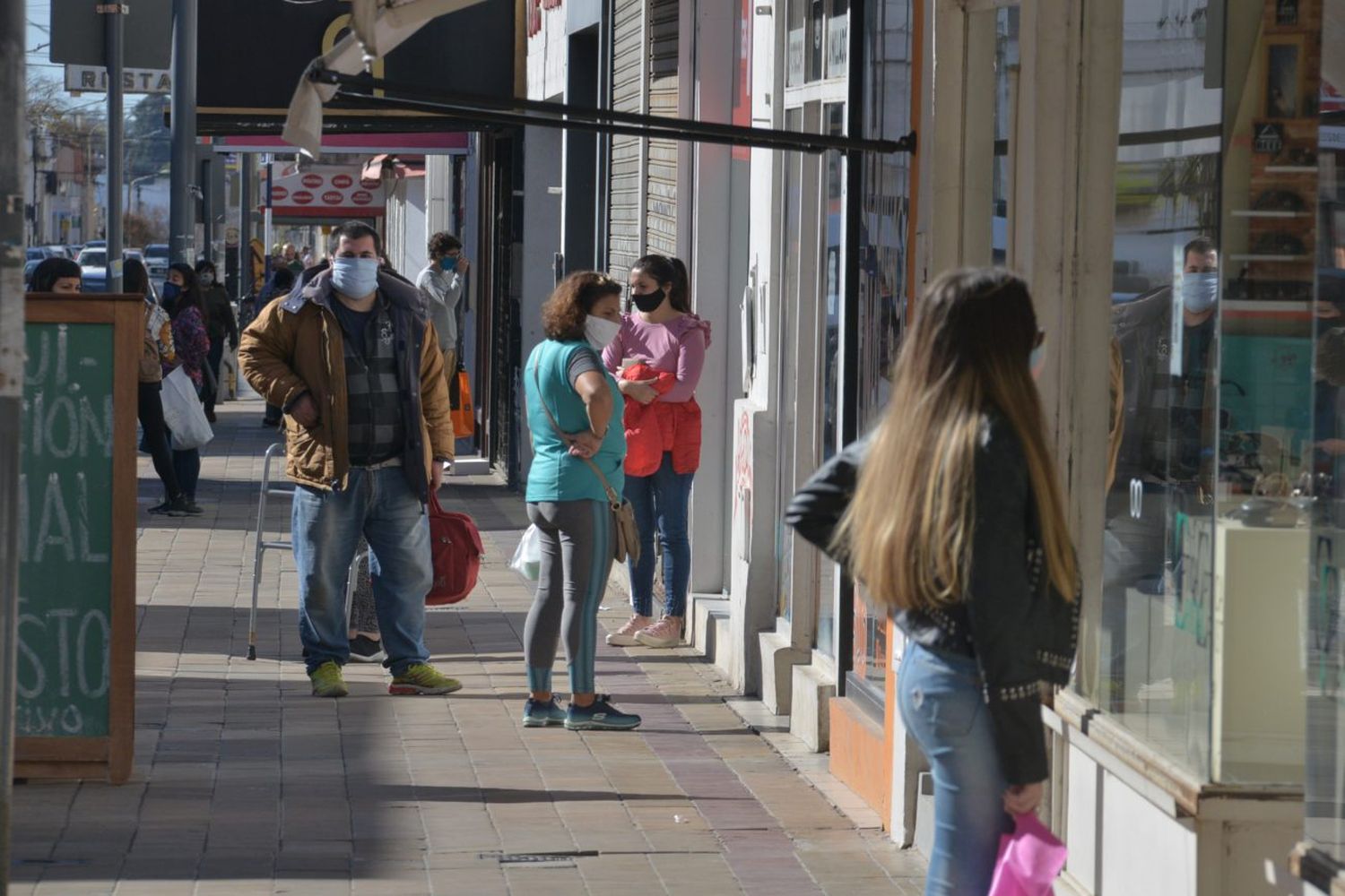 A partir del 10 de diciembre se extenderá la franja horaria para las actividades comerciales