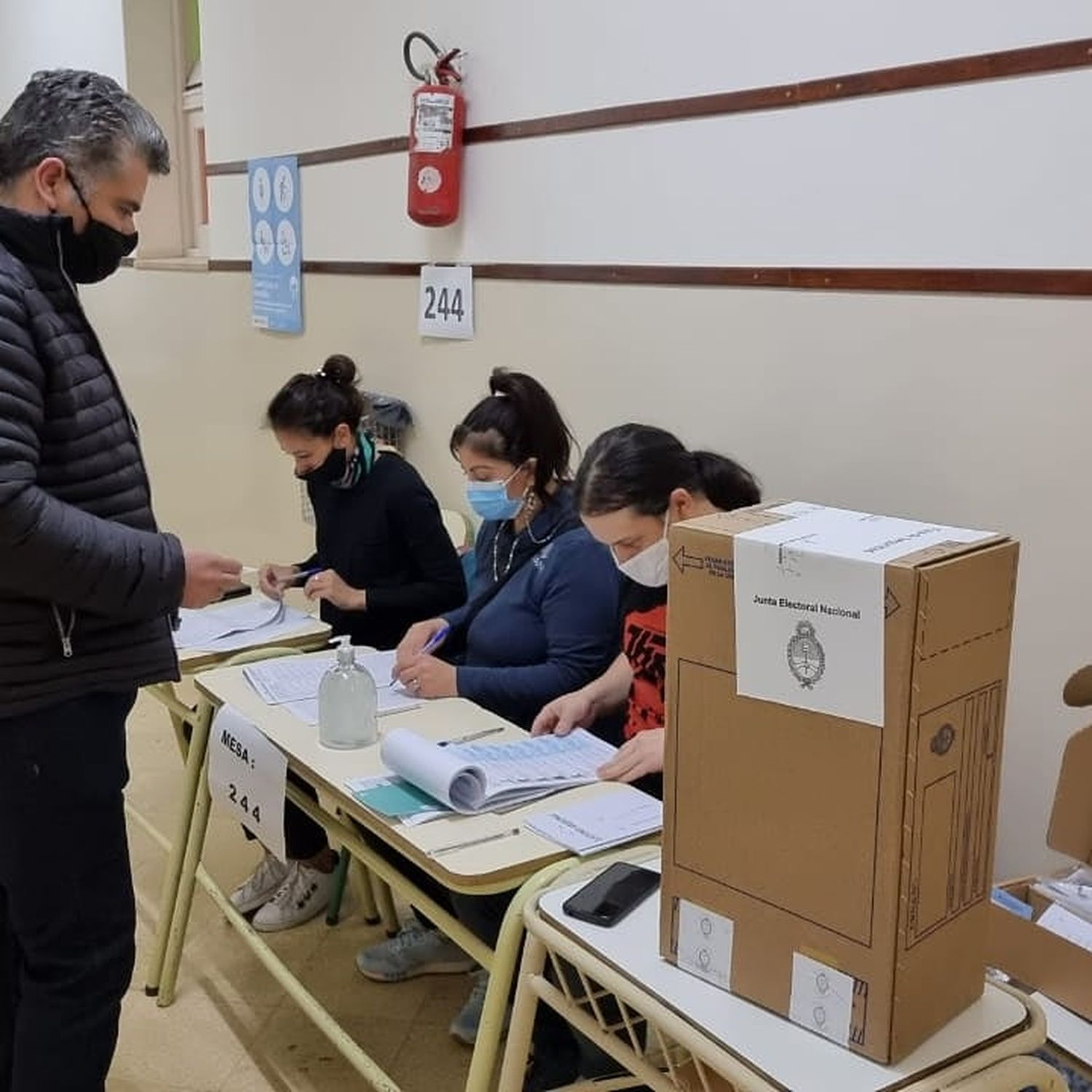 Con protocolo especial por la pandemia, se vota en Tandil