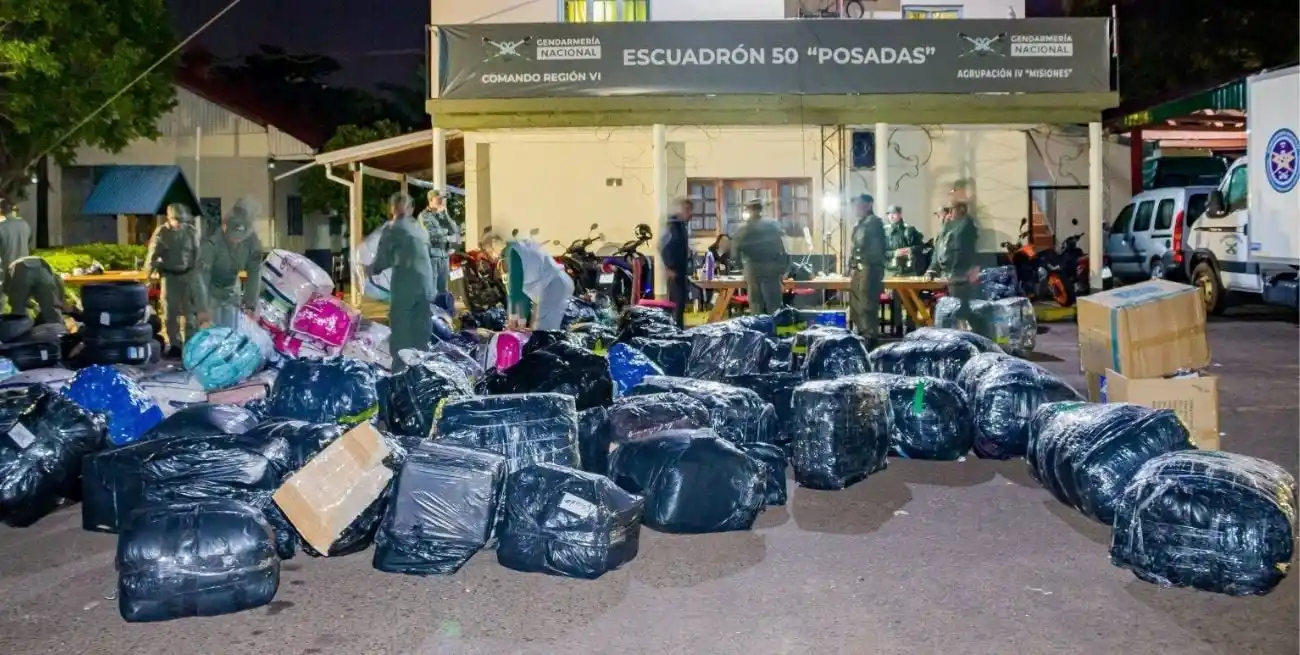 El Escuadrón 50 "Posadas" interceptó dos transportes de larga distancia con destino a Santa Fe. Crédito: Gendarmería Nacional.