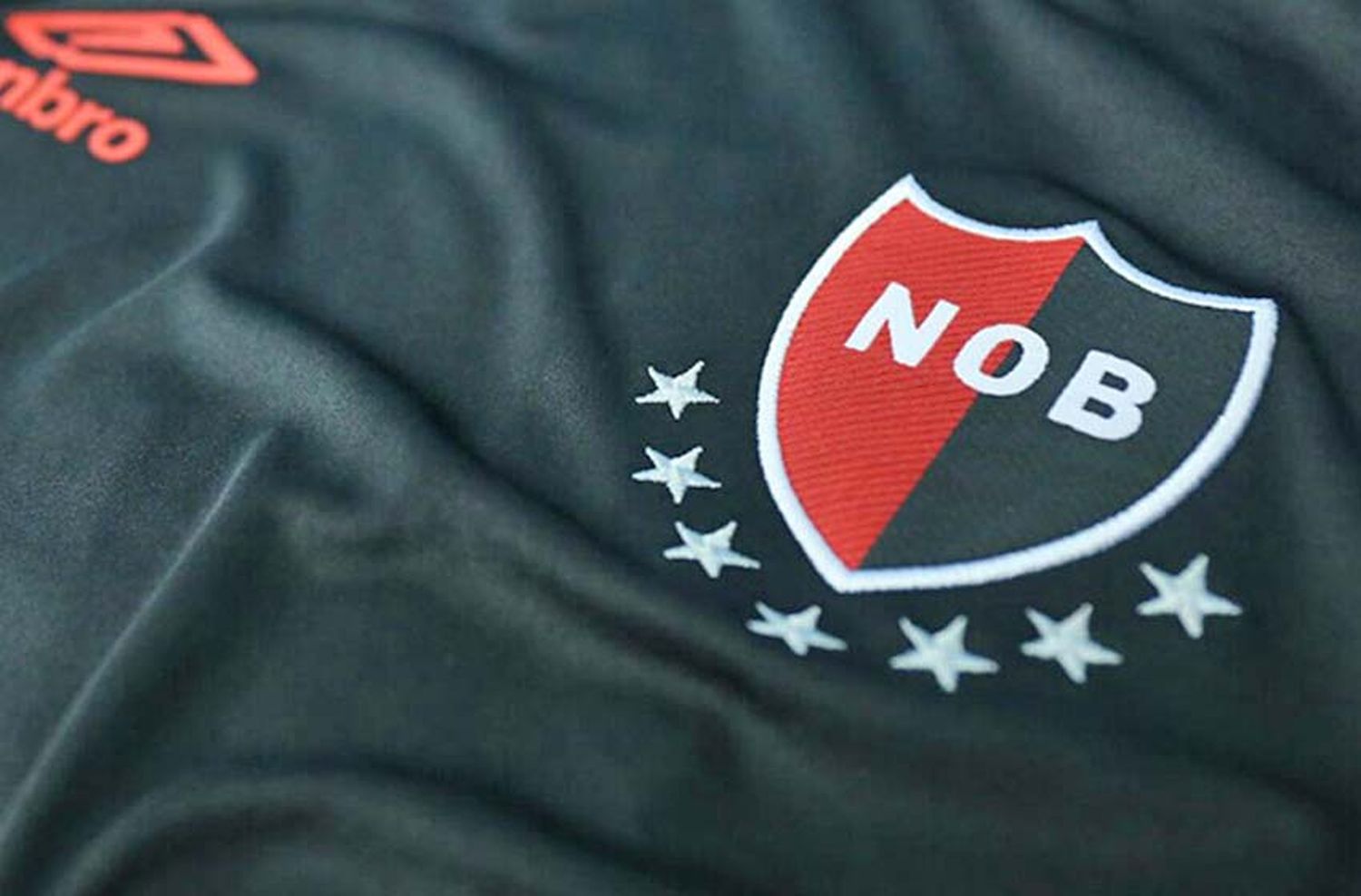 Newells oficializó la tercera camiseta: «Siempre será hermosa, única y gloriosa»