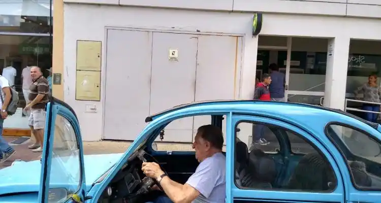 El infractor que denunció que le robaron en el depósito municipal es el ex Jefe de Policía Osvaldo Somohano