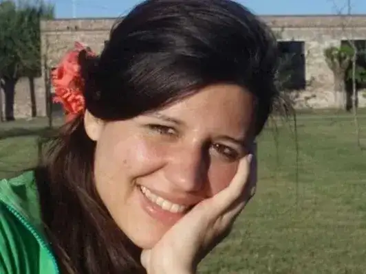 María Cash.