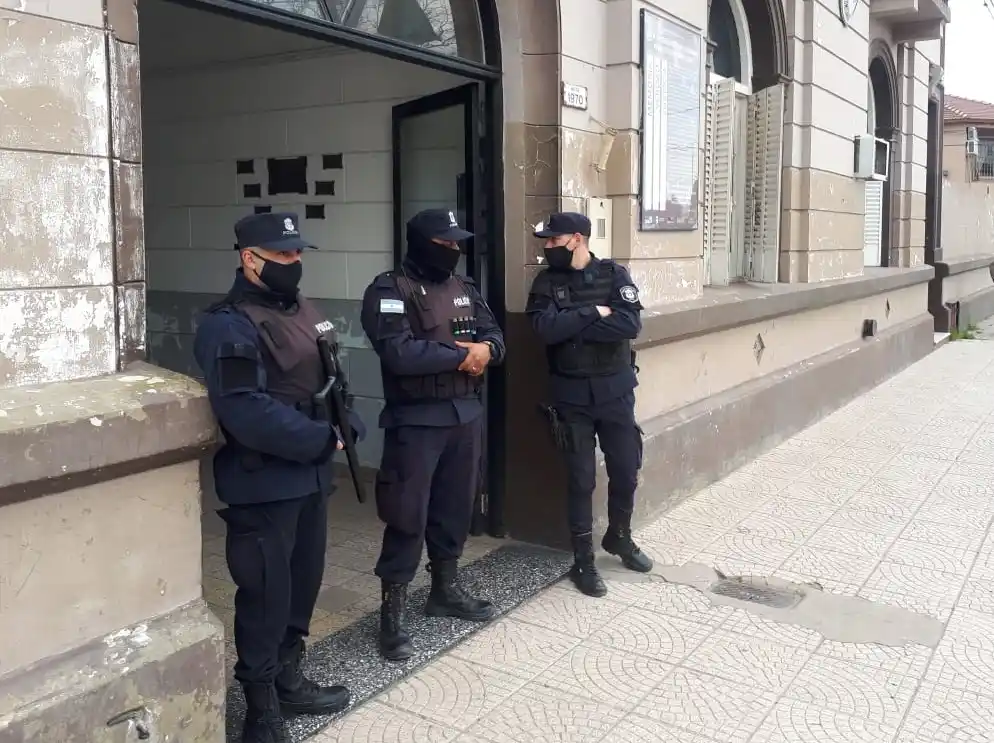 Segunda ola de coronavirus: Policía y Bomberos en alerta por los contagios y la falta de vacunas para el personal