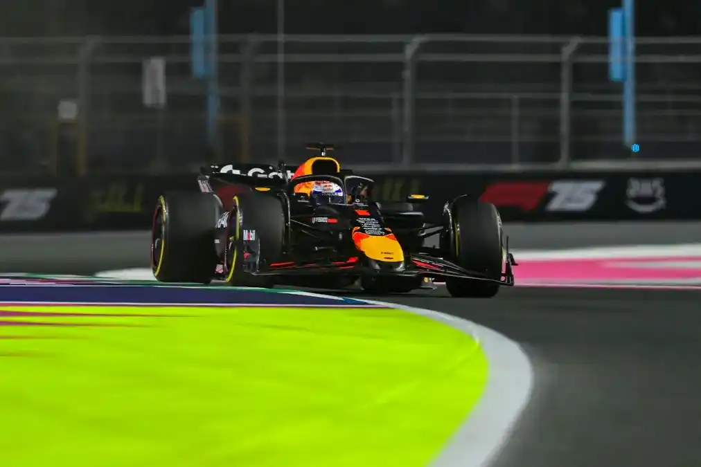 Max Verstappen se quedó con la pole del GP de Arabia Saudita