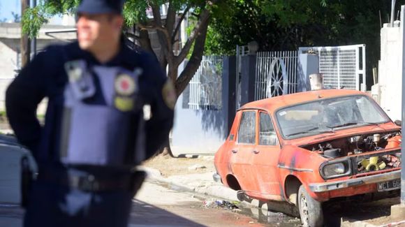 Córdoba: una mujer quiso impedir que le incendiaran el auto y la mataron a balazos
