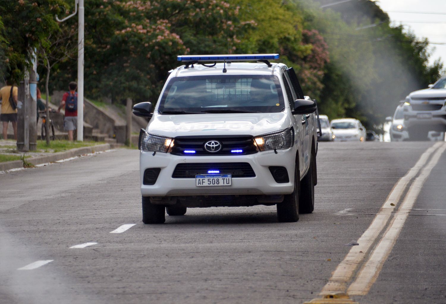 La policía realizó multiples allanamientos simultáneos en la ciudad