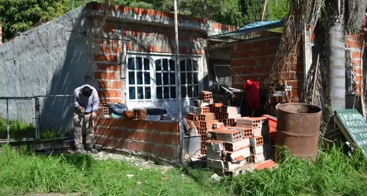 El Municipio cumplió la orden de demolición para la construcción clandestina frente al club Pescadores