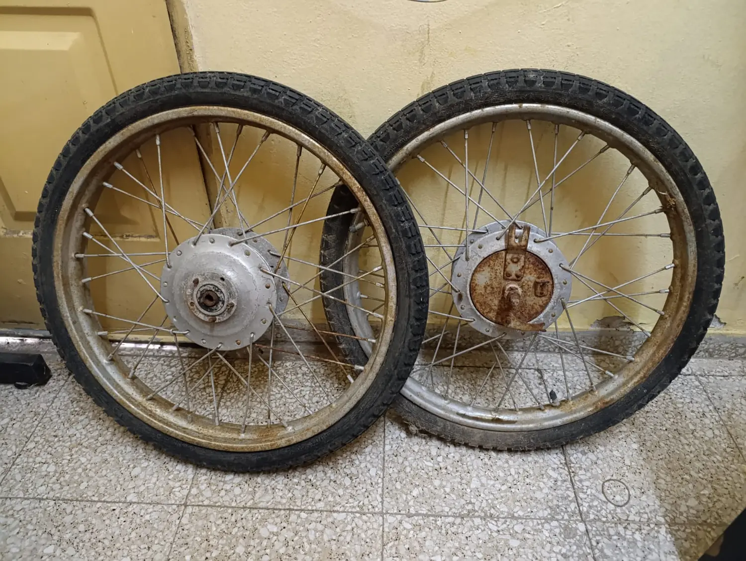 Salió al patio y se encontró con una sorpresa: el descarte de un robo