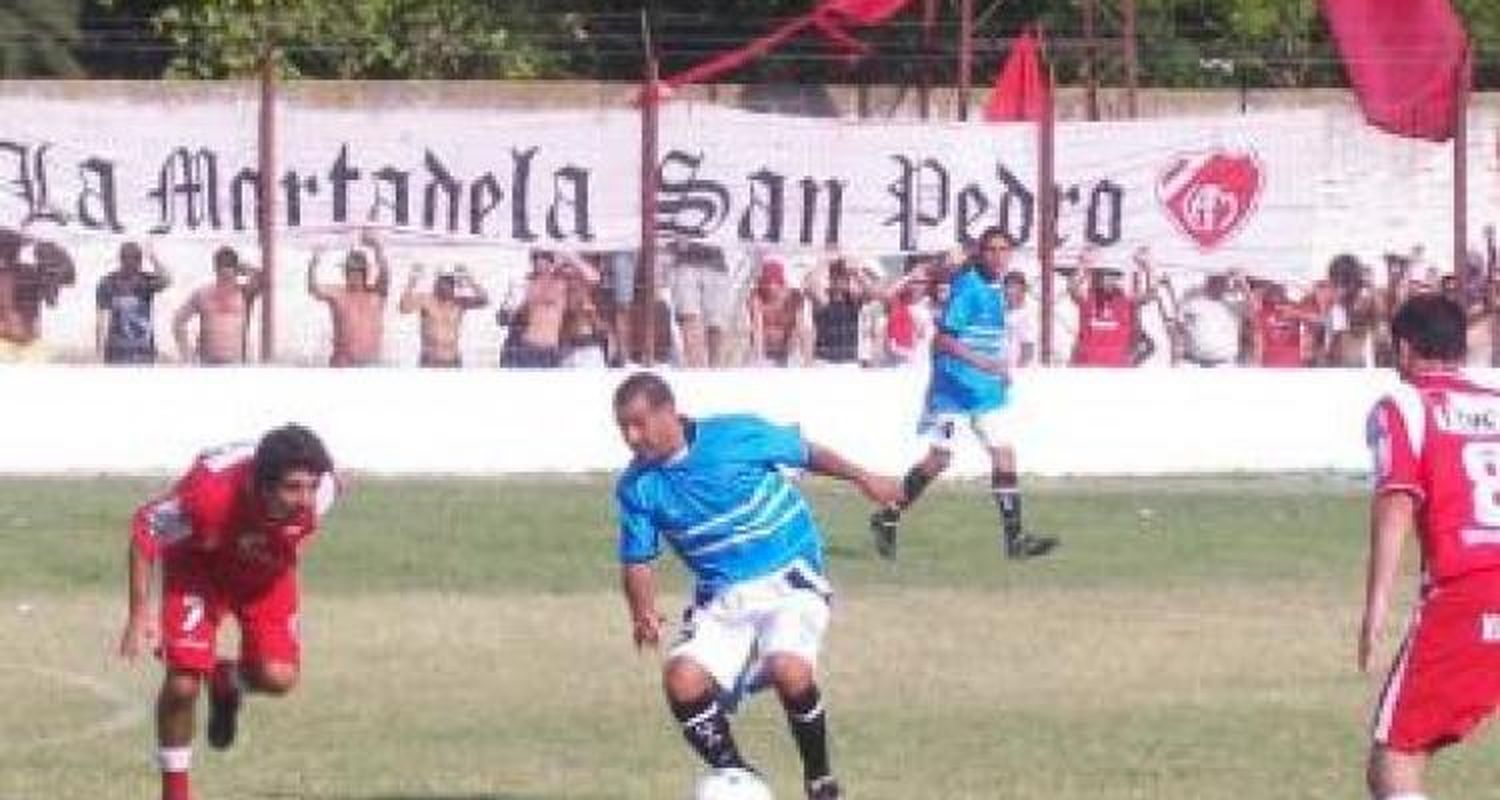 Mitre sumó y es puntero