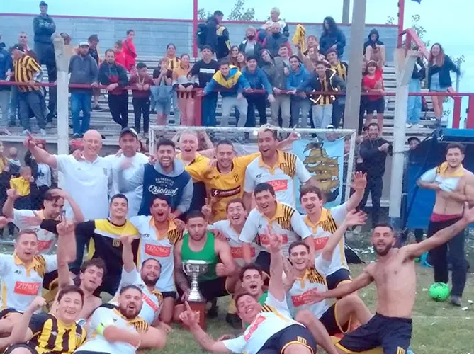 Brown celebró el ascenso