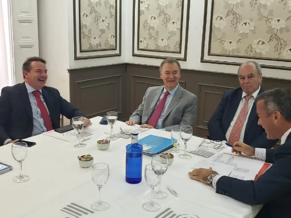 En Madrid, Schiaretti mantuvo reuniones con el Deutsche Bank