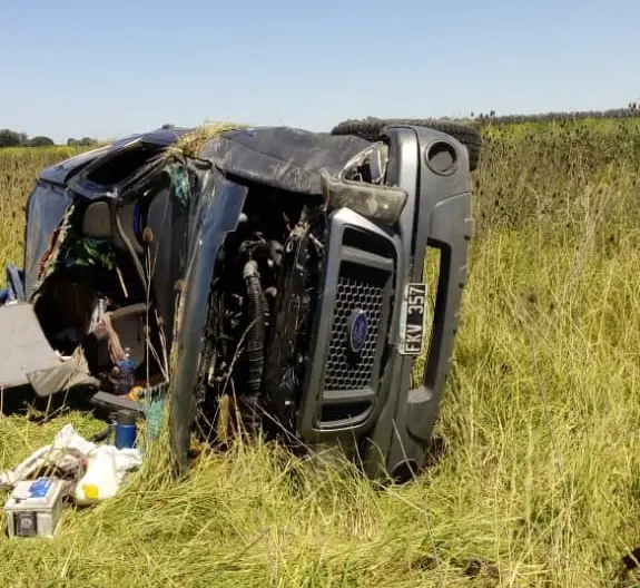 Dos personas hospitalizadas tras volcar en ruta 88