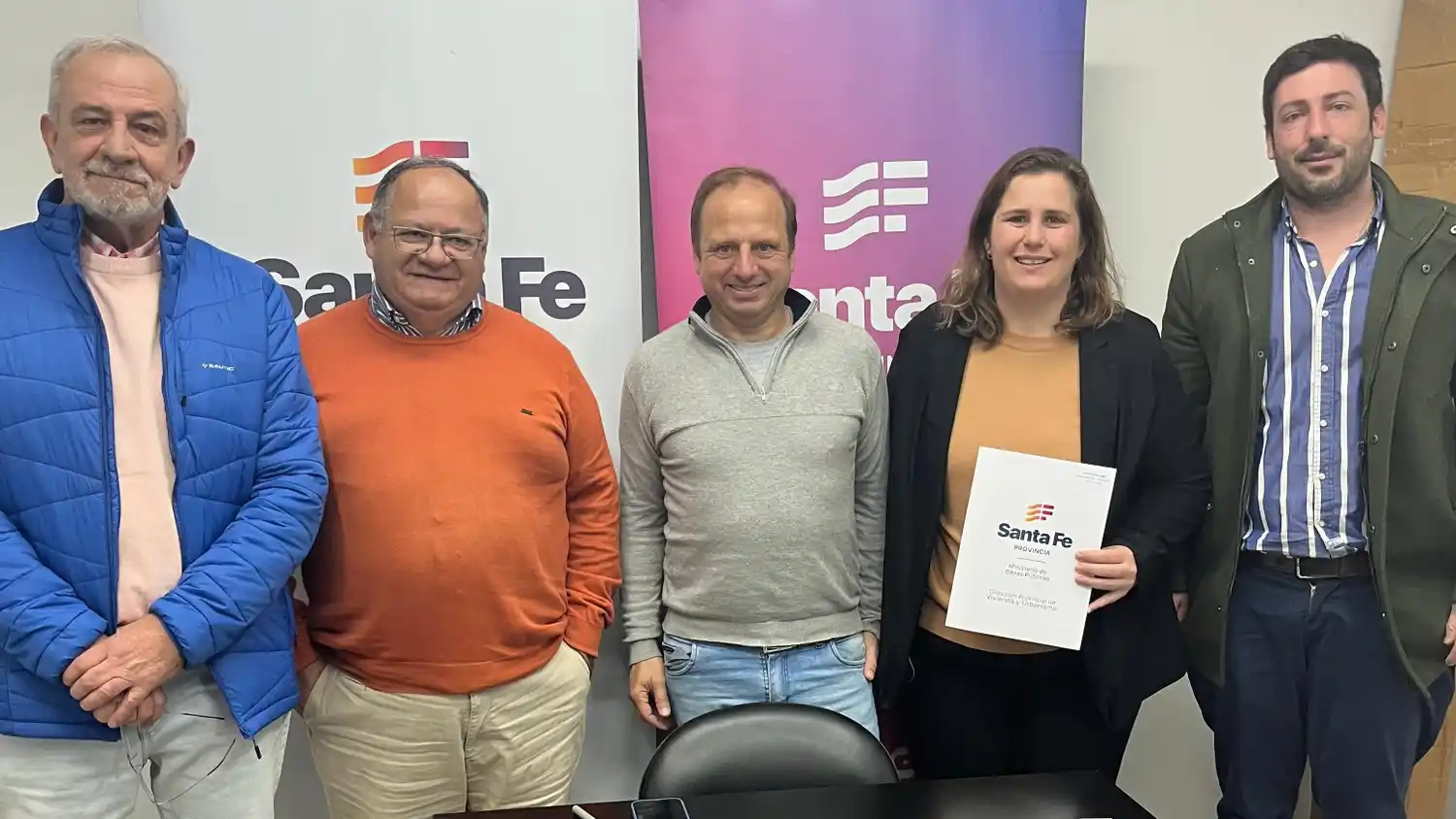 La intendenta Verónica Gallo firmó en Santa Fe el convenio para el inicio de obras de 13 viviendas en Zenòn Pereyra