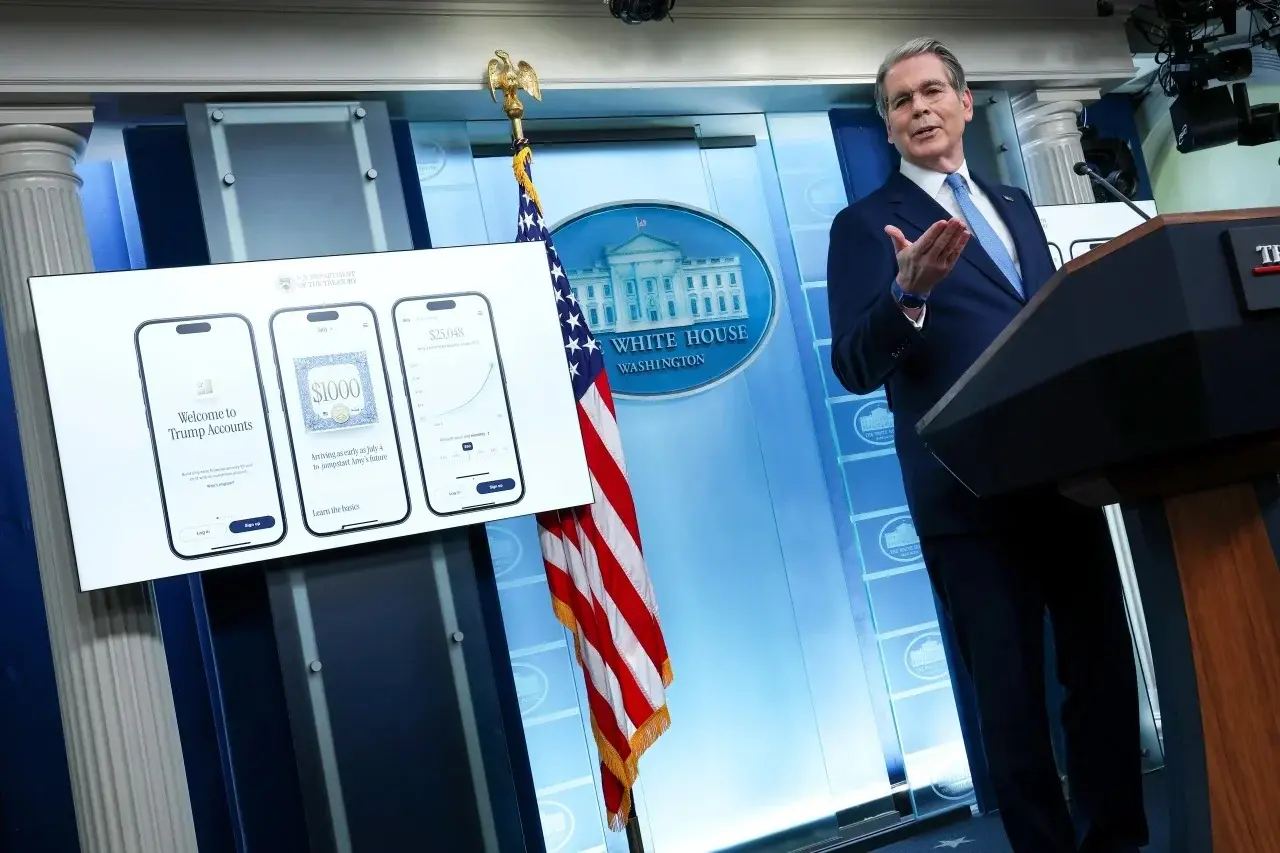 El secretario del Tesoro de Estados Unidos, Scott Bessent, habla durante una conferencia de prensa en la Casa Blanca. CNN