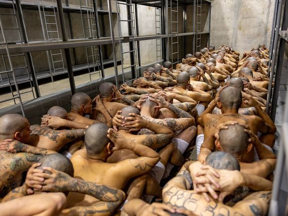 ONG denuncia ante CPI torturas, desaparecidos y muertes de presos en El Salvador