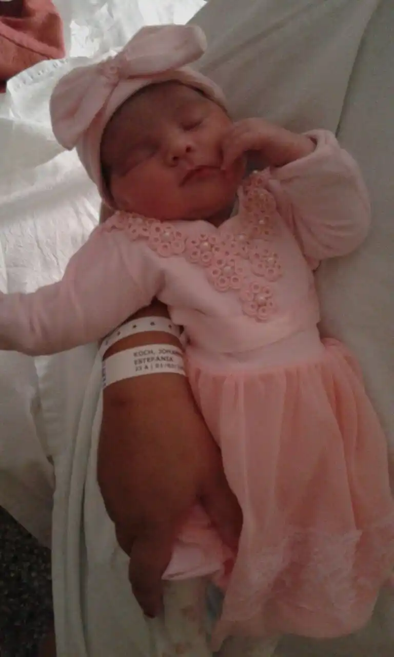 Aylén es el primer bebé del año en Crespo