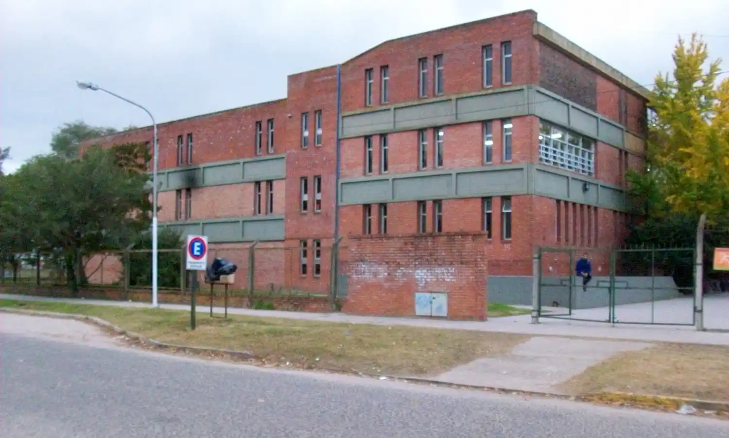 Denuncian que chicos de escuela de General Madariaga comen por sorteo