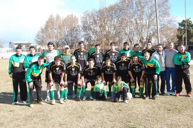 Isleños se quedó con la primera fase de la B. Sarmiento lidera en el torneo de primera