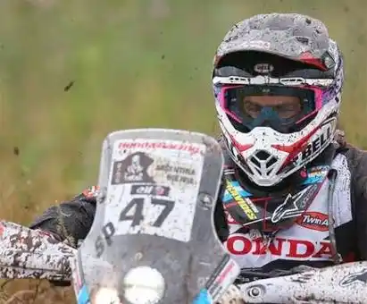 Rally Dakar: el salteño Benavides ganó e hizo historia en las motos
