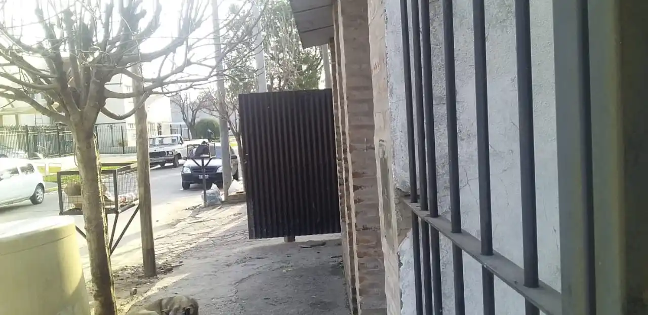 Quejas por un bar en Thorne al 1100