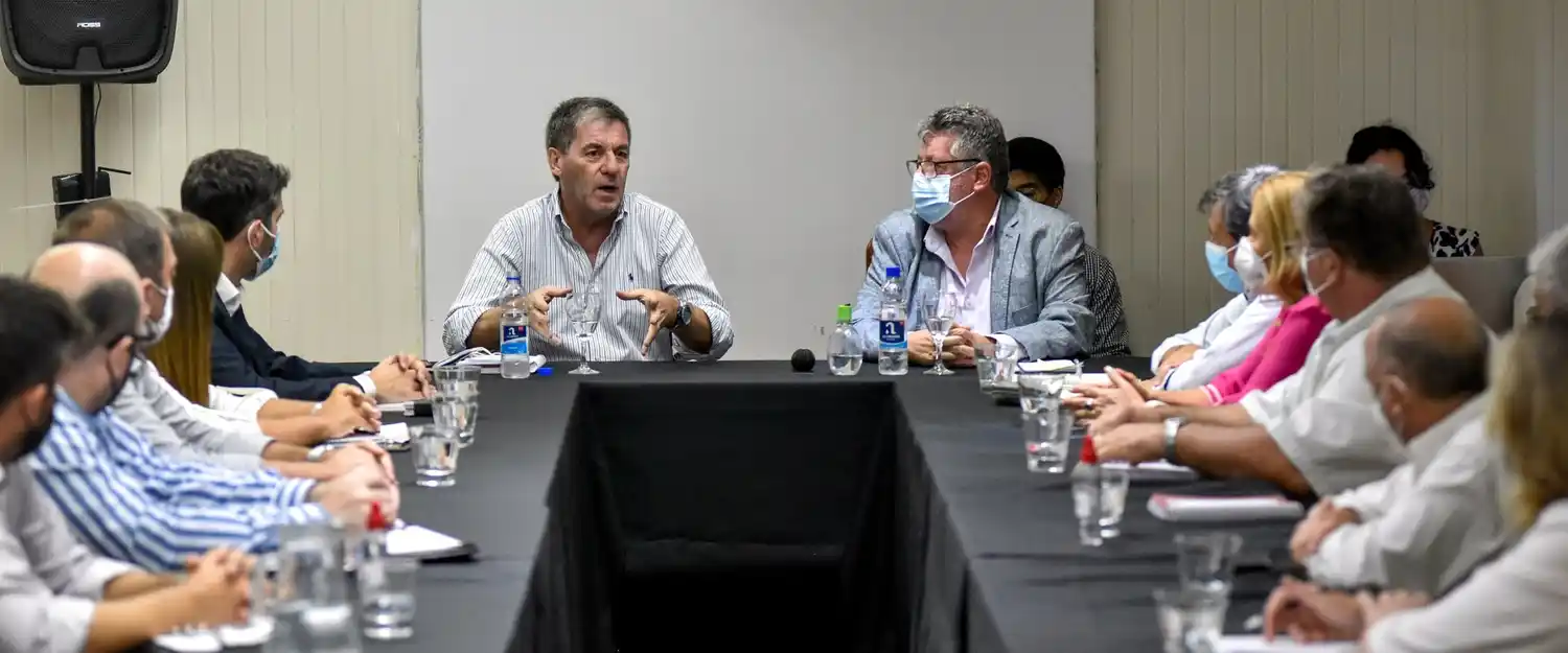 El gobierno y los gremios docentes retoman la paritaria salarial