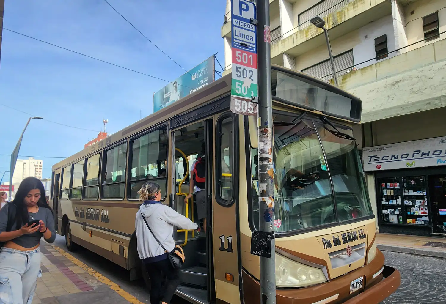 Debate en la ciudad por el aumento del boleto de colectivos.